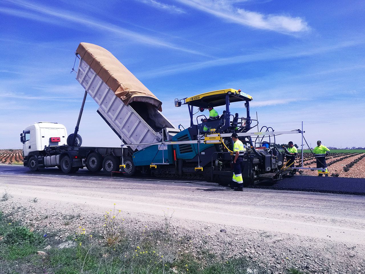 Asphaltfertiger mit Big Sonic-Ski